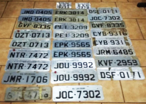 homens-sao-detidos-com-28-placas-suspeitas-de-uso-para-clonagem-de-veiculos-correio-nogueirense