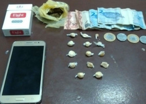 individuo-e-flagrado-com-drogas-em-artur-nogueira-correio-nogueirense