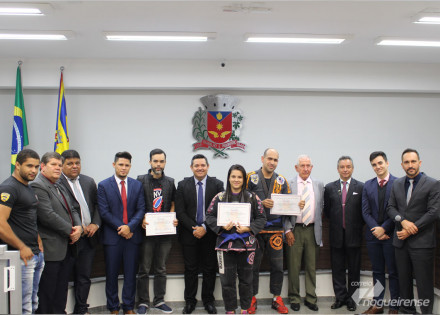 camara-municipal-realiza-homenagens-com-entrega-de-mocoes-correio-nogueirense-3