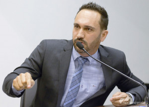 vereador-rodrigo-de-faveri-acredita-que-chefe-do-almoxarifado-pode-ter-sido-mandado-por-superiores-correio-nogueirense