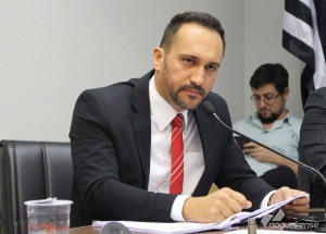 vereador-rodrigo-de-faveri-pede-explicacoes-sobre-licitacao-feita-pelo-presidente-da-camara-municipal-correio-nogueirense-1