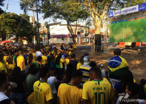 aproximadamente-1-000-pessoas-se-reunem-na-praca-do-coreto-para-assistir-o-jogo-do-brasil-x-belgica-correio-nogueirense