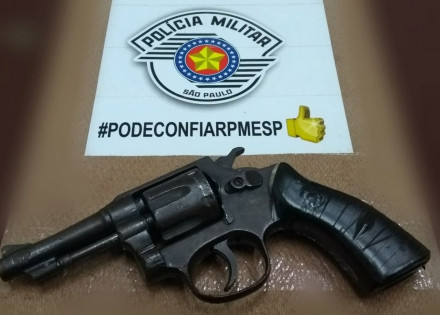 jovem-de-19-anos-e-detido-por-porte-ilegal-de-arma-correio-nogueirense