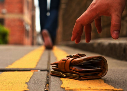 o-direito-a-recompensa-e-previsto-pela-lei-sempre-que-devolver-algo-perdido-para-alguem-correio-nogueirense