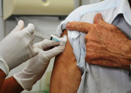 ministerio-da-saude-alerta-pessoas-com-60-ou-mais-a-tomarem-vacinas-correio-nogueirense