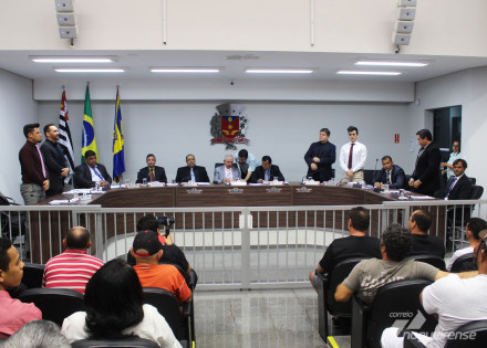 sessao-da-camara-e-marcada-por-vaias-aplausos-e-forte-presenca-de-municipes-correio-nogueirense