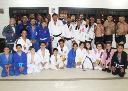 academia-torrico-e-projeto-jiu-jitsu-da-escola-amaro-realizam-encontro-e-trocas-de-experiencia-correio-nogueirense-2