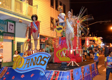 blocos-da-banda-louca-fazem-a-festa-na-quarta-noite-do-carnaval-de-artur-nogueira-correio-nogueirense-008