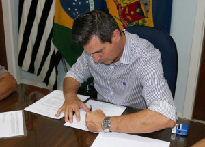 ivan-vicensotti-renova-convenio-com-agricultores-do-municipio-correio-nogueirense