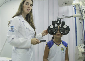Estudantes da rede pública de Jaguariúna recebem óculos da prefeitura, SKY e ONG Renovatio