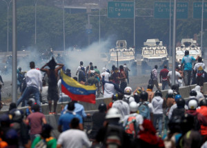 comunidade-internacional-repercute-dia-de-violencia-na-venezuela-correio-nogueirense