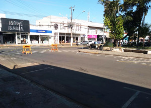 rua-primeiro-de-janeiro-e-interditada-e-comerciantes-reclamam-e-uma-falta-de-consideracao-correio-nogueirense