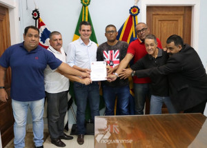 prefeito-entrega-oficialmente-plano-de-carreira-para-a-policia-municipal-correio-nogueirense