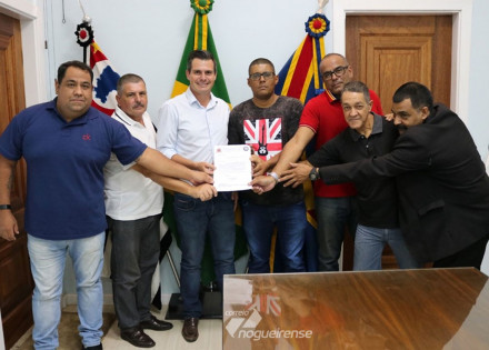 prefeito-entrega-oficialmente-plano-de-carreira-para-a-policia-municipal-correio-nogueirense