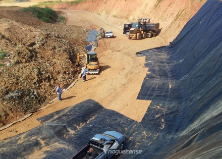 saae-pedreira-implanta-geomembrana-e-amplia-frente-de-trabalho-para-disposicao-de-residuos-domesticos-no-aterro-sanitario-correio-nogueirense