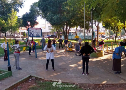 para-prevenir-lesoes-e-acidentes-secretaria-de-saude-de-sumare-promove-projeto-fisio-na-praca-correio-nogueirense