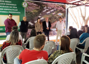 prefeito-de-americana-acompanha-assinatura-de-contratos-para-futuros-moradores-do-residencial-solar-das-flores-correio-nogueirense