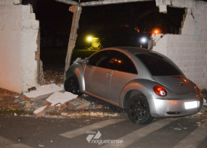 motorista-perde-controle-da-direcao-bate-e-quase-atravessa-muro-em-artur-nogueira-correio-nogueirense-capa