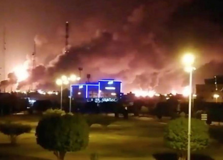 rebeldes-houthis-assumem-incendio-de-refinarias-sauditas-com-drones-correio-nogueirense