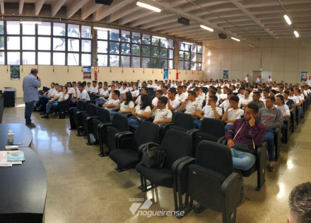colunista-do-correio-nogueirense-faz-palestra-para-alunos-do-senai-correio-nogueirense