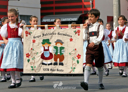 grupo-de-danca-folclorica-alema-se-apresenta-em-holambra-nesse-domingo-correio-nogueirense