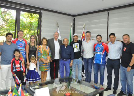 prefeito-de-americana-recebe-familiares-do-piloto-andre-stocovich-que-denominara-pista-de-bicicross-correio-nogueirense