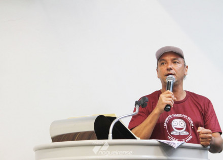 vereador-cristiano-da-farmacia-veste-a-camiseta-da-campanha-caminhada-passos-que-salvam-em-tribuna-correio-nogueirense