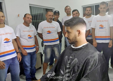 alunos-do-curso-de-barbearia-da-prefeitura-de-holambra-promovem-acao-social-no-fundao-correio-nogueirense