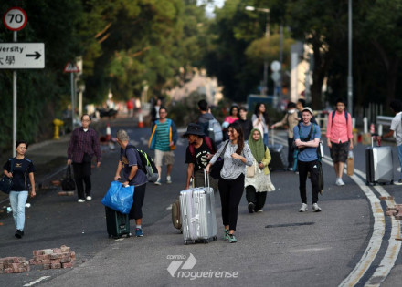estudantes-japoneses-deixam-universidade-em-hong-kong-correio-nogueirense
