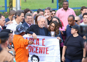 lula-deixa-carceragem-da-pf-em-curitiba-correio-nogueirense