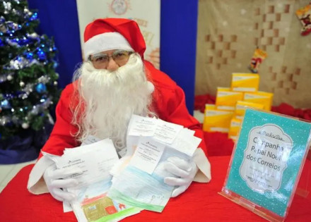 papai-noel-dos-correios-reune-cartas-com-pedidos-de-criancas-em-artur-nogueira-correio-nogueirense