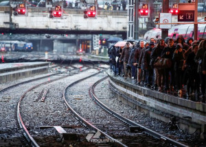 quinto-dia-de-greve-deixa-paris-sem-transporte-publico-e-congestionada-correio-nogueirense
