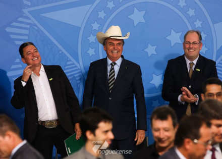 bolsonaro-recebe-cantores-sertanejos-e-promotores-de-eventos-correio-nogueirense
