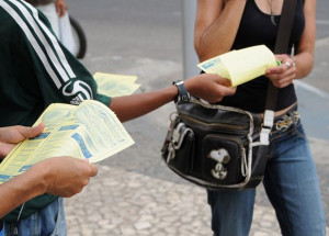 decreto-proibe-distribuicao-de-panfletos-na-capital-paulista-correio-nogueirense