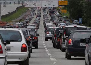 estradas-registram-pontos-de-lentidao-na-volta-feriado-de-ano-novo-correio-nogueirense