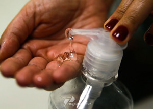alcool-gel-e-eficaz-na-prevencao-ao-coronavirus-afirma-conselho-correio-nogueirense