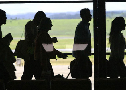 mais-um-grupo-de-brasileiros-e-deportado-dos-estados-unidos-correio-nogueirense