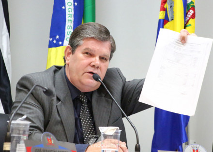 professor-adalberto-o-unico-vereador-votar-contra-a-verba-do-carnaval-correio-nogueirense