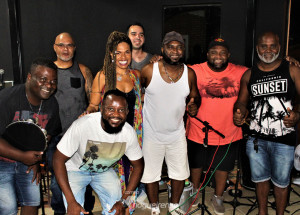 grupo-suez-coloca-centenas-de-pessoas-para-sambar-em-cosmopolis-correio-nogueirense