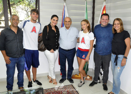 prefeito-de-americana-recebe-atletas-da-natacao-que-conquistaram-13-medalhas-correio-nogueirense