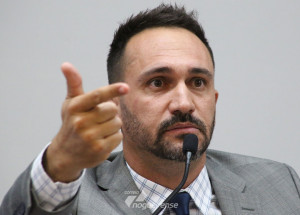 vereador-questiona-valores-e-materiais-usados-nas-obras-da-nova-rodoviaria-correio-nogueirense