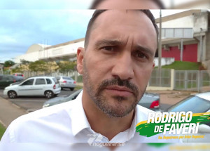 vereador-visita-teatro-abandonado-da-escola-modelo-correio-nogueirense