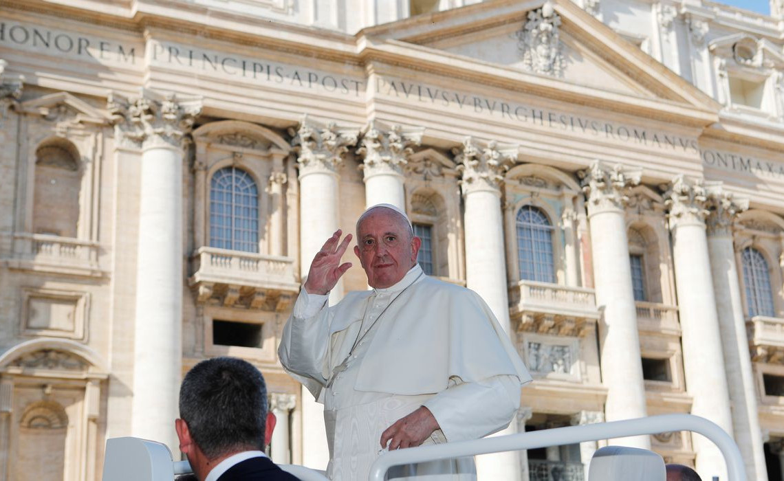 O Papa Francisco participa da audiência geral semanal no Vaticano,