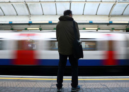 2020-03-24t131754z_1_lynxmpeg2n1dh_rtroptp_3_saude-coronavirus-reinounido-lockdown