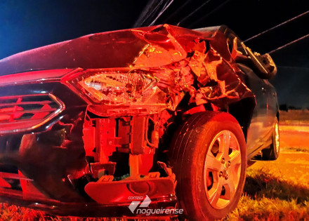 motorista-perde-o-controle-do-carro-e-bate-em-poste-em-artur-nogueira-correio-nogueirense-capa