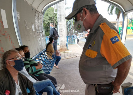 acao-nos-pontos-de-onibus-de-sumare-constata-que-entre-90-a-95-da-populacao-aderiram-ao-uso-de-mascaras-correio-nogueirense