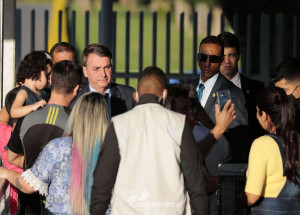 bolsonaro-diz-que-agressao-a-jornalistas-deve-ser-punida-correio-nogueirense