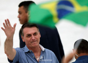 bolsonaro-encontra-apoiadores-na-rampa-do-palacio-do-planalto-correio-nogueirense