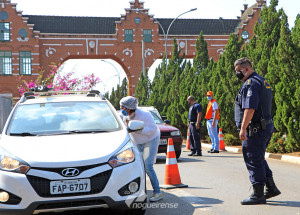 holambra-retoma-barreiras-de-prevencao-e-orientacao-no-fim-de-semana-e-feriado-correio-nogueirense