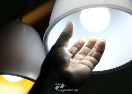 senado-aprova-proibicao-de-corte-de-luz-em-vespera-de-fins-de-semana-correio-nogueirense